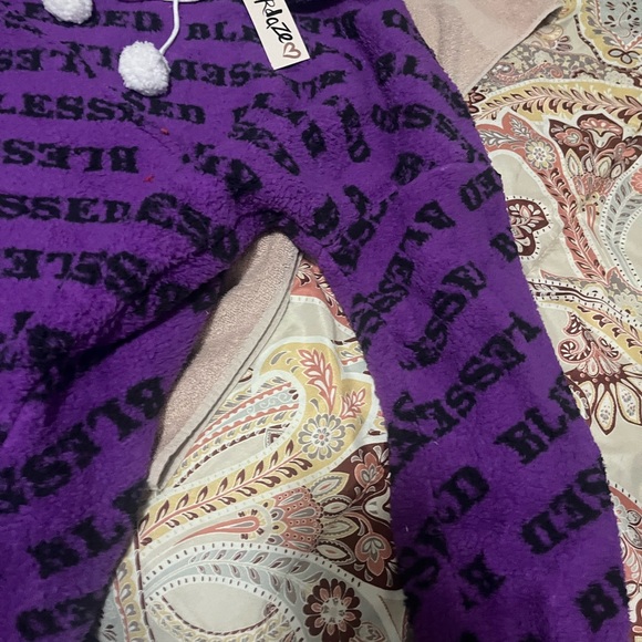 Sleepwear - Picture 2 of 4